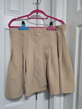 Beige Pleated Women’s Plus Size Skort